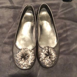 Women’s silver ballet flat